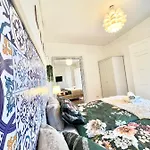 Frank's House & Happy Downtown Apartman *
