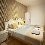 Frank's House & Happy Downtown Apartman *