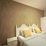 Frank's House & Happy Downtown Apartman