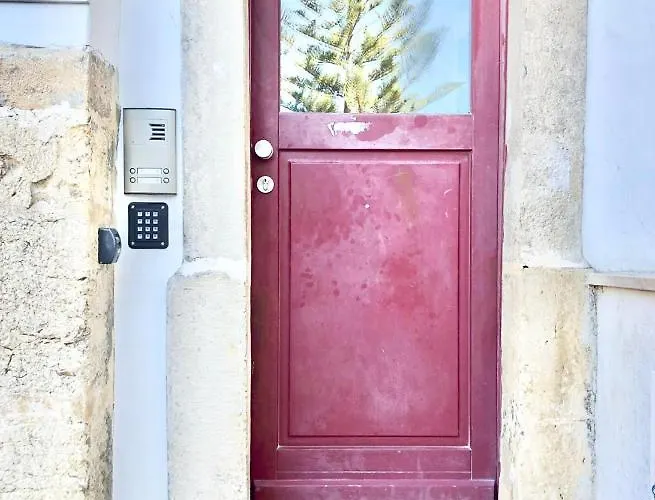 Frank's House & Happy Downtown Апартаменты *