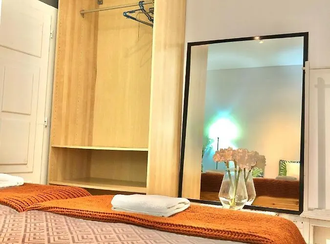 Frank's House & Happy Downtown