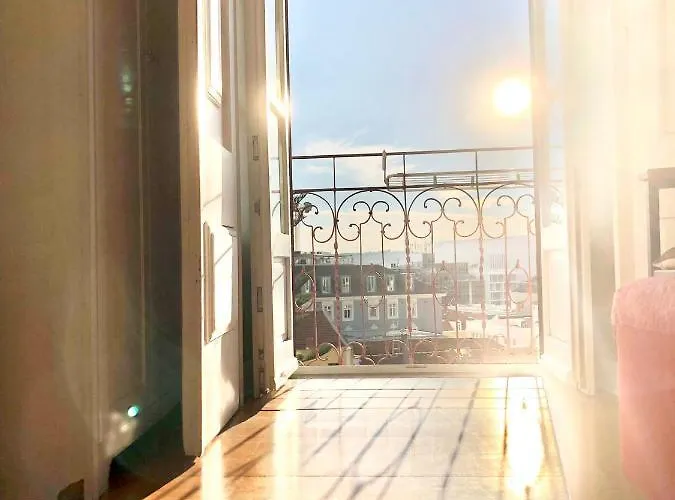 Frank's House & Happy Downtown *