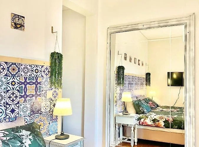 Frank's House & Happy Downtown *