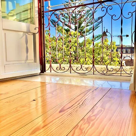 Frank's House & Happy Downtown